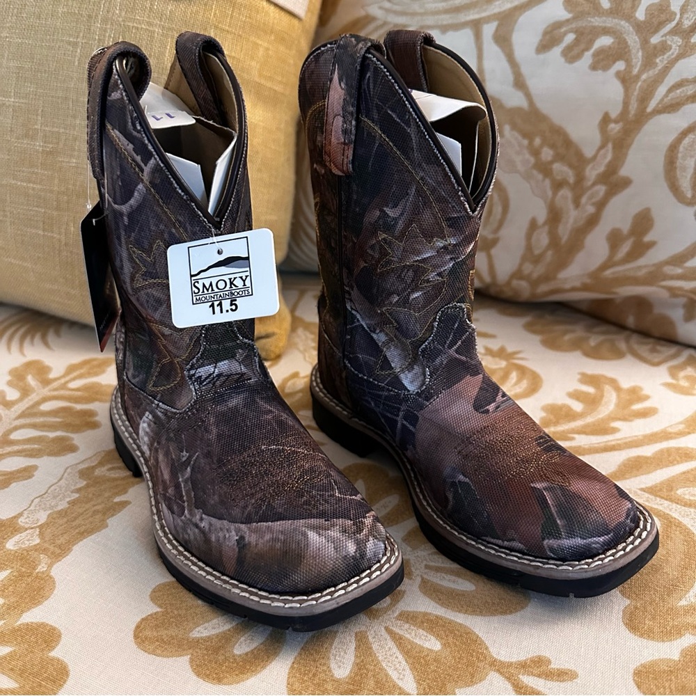 NWT Smokey Mountain Children’s Wilderness Camo Boot